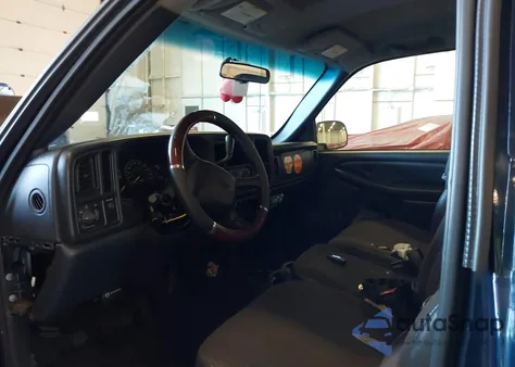 2001 Chevrolet Silverado 1500 z USA, uszkodzony, nr VIN 1GCEC14T21Z145657